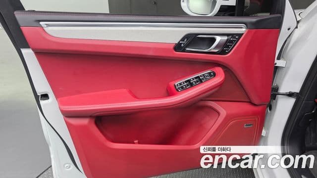 Porsche Macan 2023 — Photo 7/32