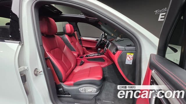 Porsche Macan 2023 — Photo 14/32