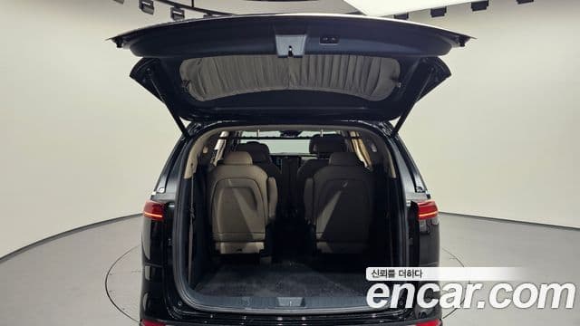 Kia Carnival 2021 — Фото 17/20