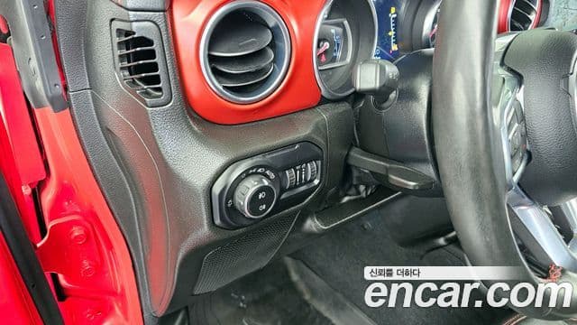 Jeep Wrangler 2022 — ფოტო 16/20
