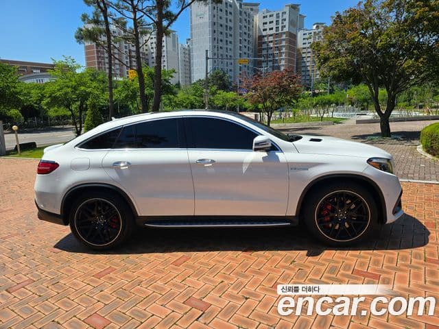 Mercedes-Benz GLE-Class 2019 — Photo 13/20