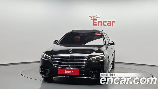 Mercedes-Benz S-Class 2023 — Photo 13/33