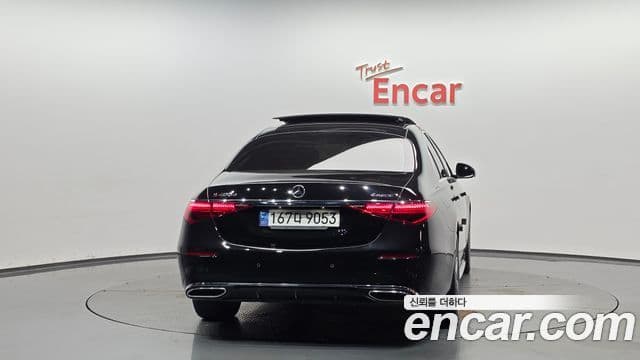 Mercedes-Benz S-Class 2023 — Photo 30/33
