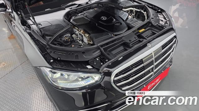 Mercedes-Benz S-Class 2023 — Photo 18/33