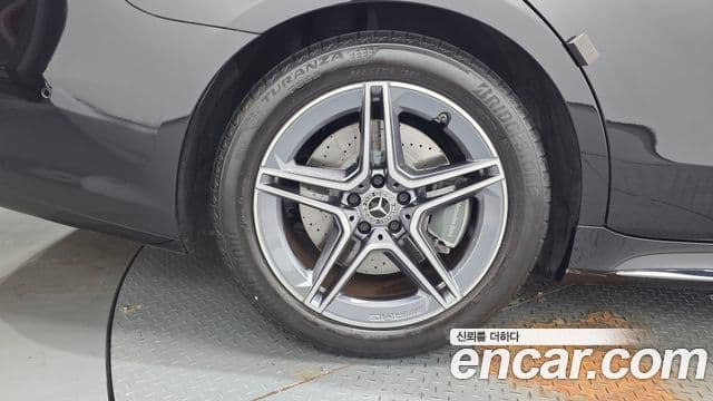 Mercedes-Benz S-Class 2023 — Photo 29/33