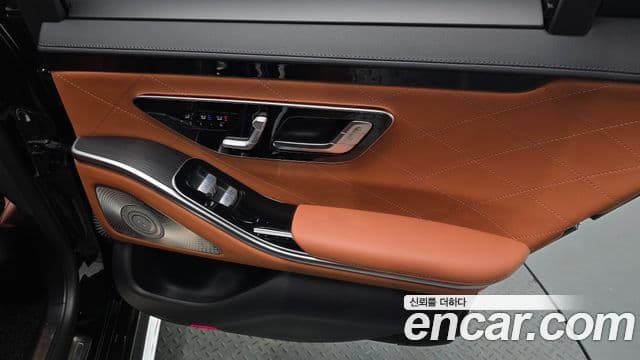 Mercedes-Benz S-Class 2023 — Photo 4/33