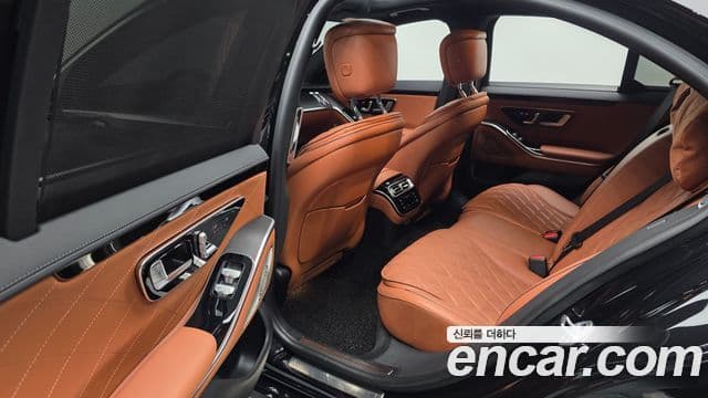 Mercedes-Benz S-Class 2023 — Photo 17/33