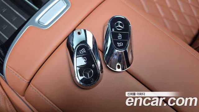 Mercedes-Benz S-Class 2023 — Photo 5/33