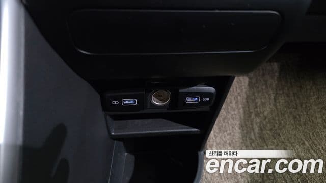 Hyundai Staria 2021 — ფოტო 13/20