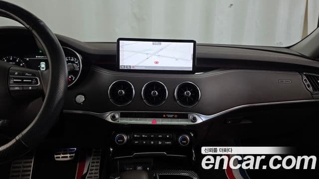 Kia Stinger 2020 — ფოტო 14/20