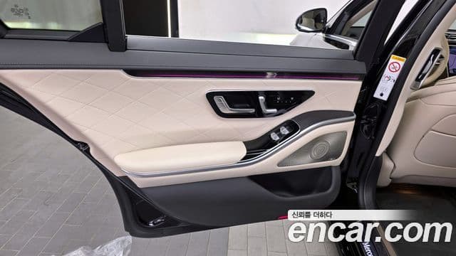 Mercedes-Benz S-Class 2021 — Photo 12/32