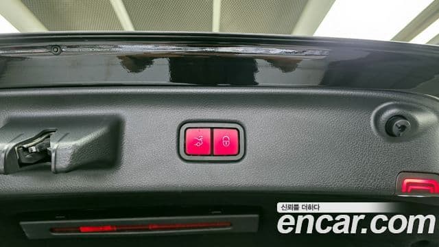 Mercedes-Benz S-Class 2021 — Photo 9/32