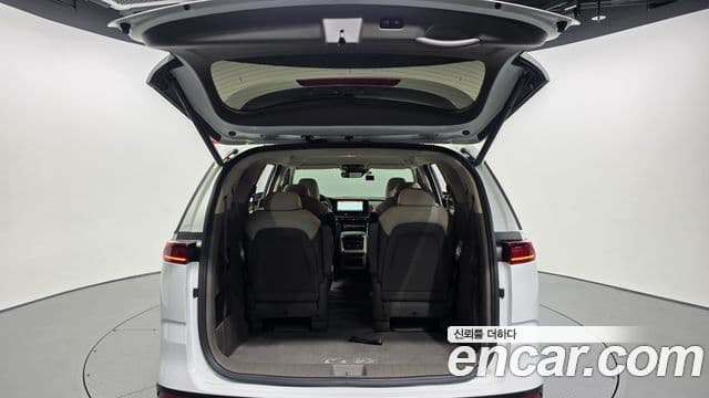 Kia Carnival 2022 — фото 20 из 20