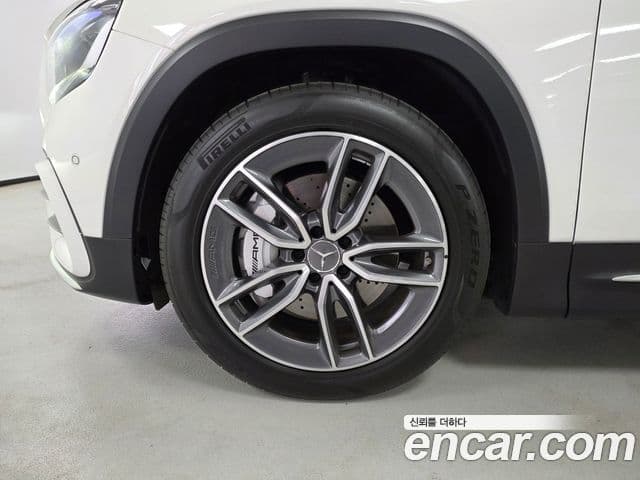 Mercedes-Benz GLB-Class 2025 — Фото 4/17