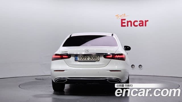 Mercedes-Benz E-Class 2021 — Фото 4/20