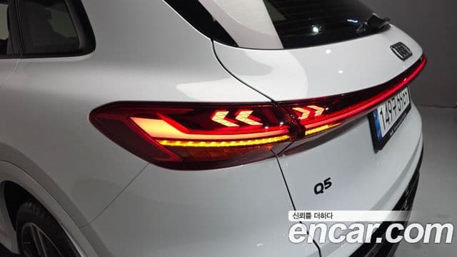 Audi Q5 2025 — Photo 10/34