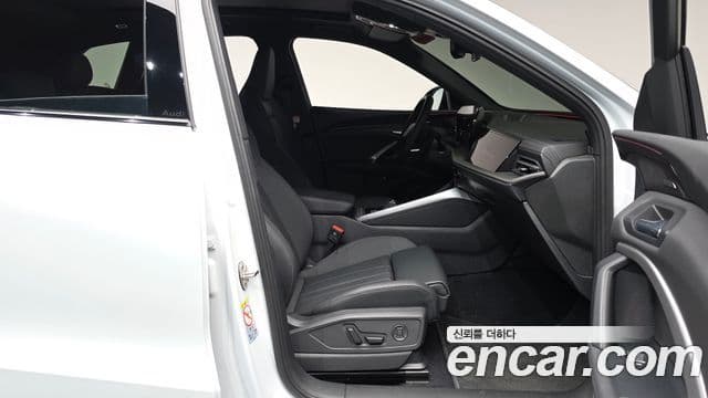 Audi Q5 2025 — Photo 33/34