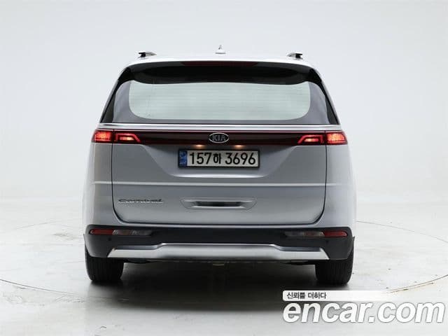 Kia Carnival 2021 — фото 4 из 20