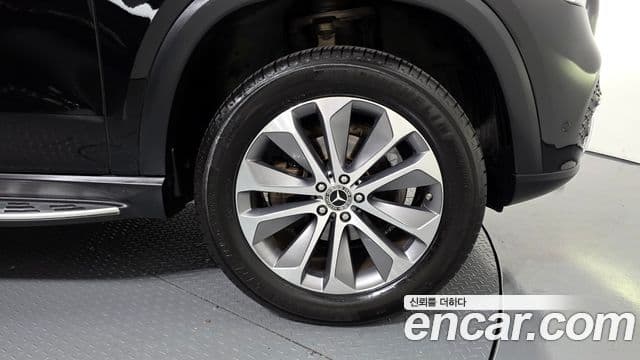 Mercedes-Benz GLE-Class 2021 — Photo 21/29