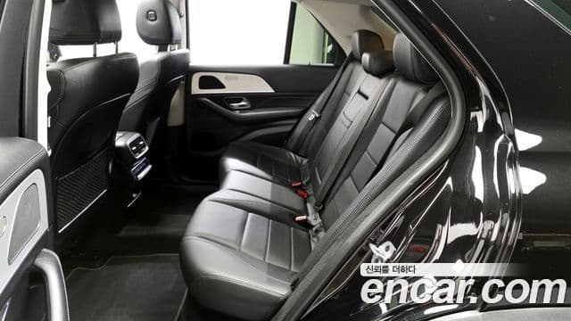 Mercedes-Benz GLE-Class 2021 — Photo 8/29
