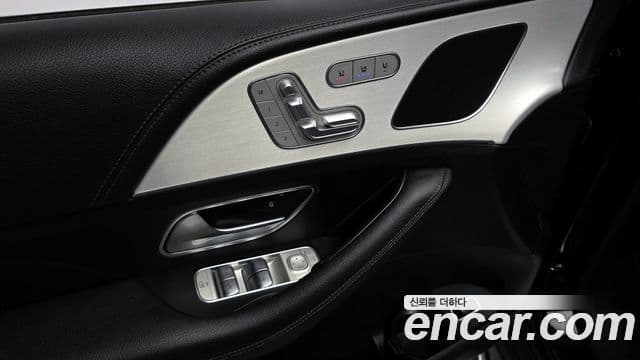 Mercedes-Benz GLE-Class 2021 — Photo 28/29