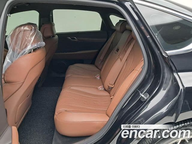 Genesis Electrified G80 2022 — Şəkil 12/20