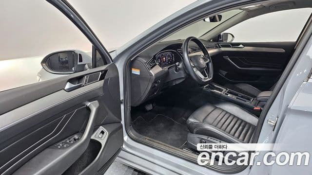 Volkswagen Passat GT 2022 — Şəkil 10/20