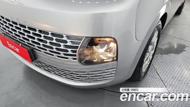 Hyundai Staria 2023 — Photo 6/31