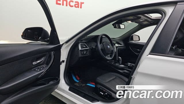 BMW 3 Series 2018 — Şəkil 4/32