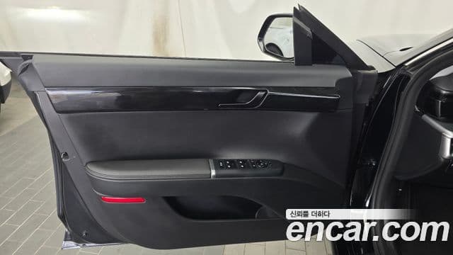 Hyundai Grandeur Hybrid 2023 — Photo 12/30