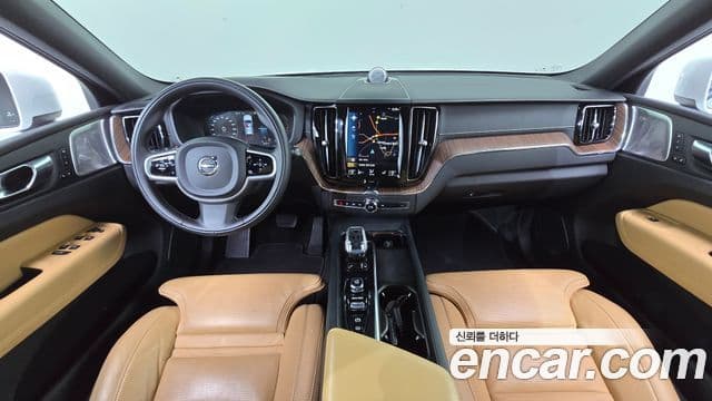 Volvo XC60 2021 — ფოტო 7/20