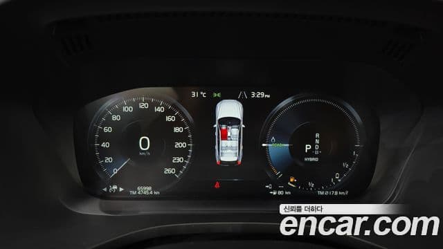 Volvo XC60 2021 — ფოტო 8/20
