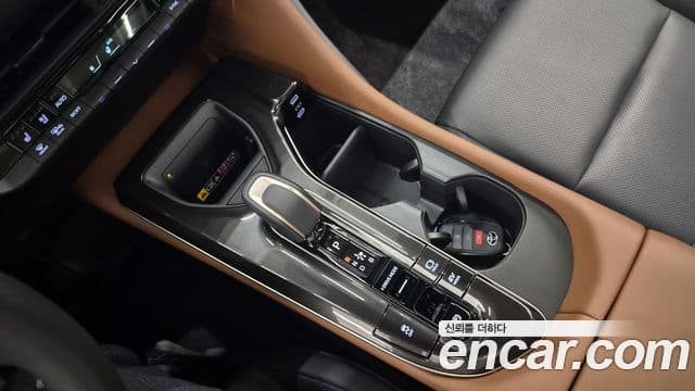 Toyota Crown Crossover 2025 — ფოტო 8/18