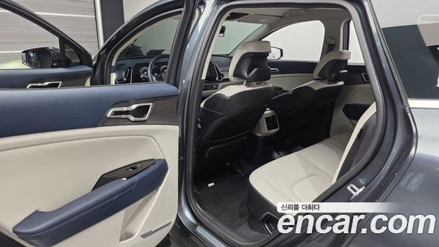 Kia Sportage 2023 — ფოტო 11/20