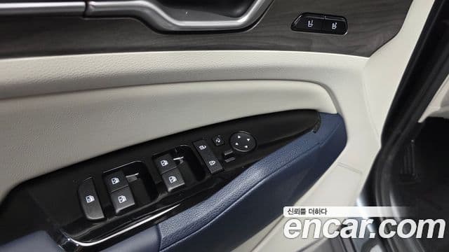 Kia Sportage 2023 — ფოტო 13/20