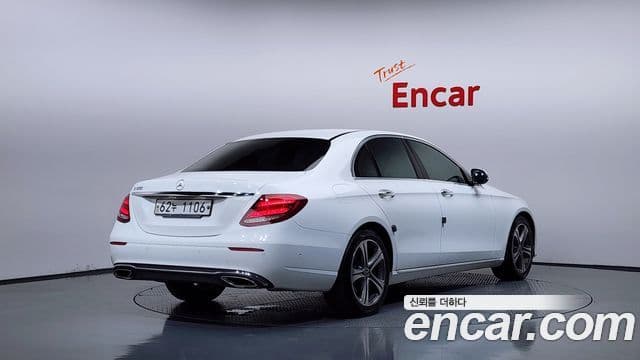 Mercedes-Benz E-Class 2018 — фото 2 из 20