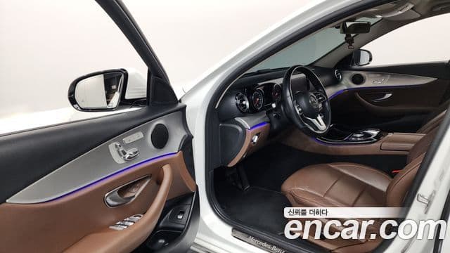 Mercedes-Benz E-Class 2018 — фото 10 из 20