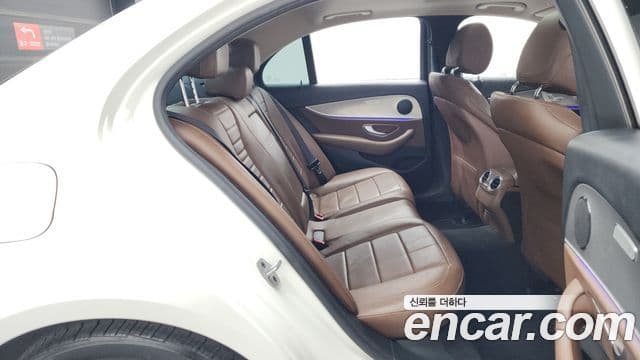 Mercedes-Benz E-Class 2018 — ფოტო 11/20