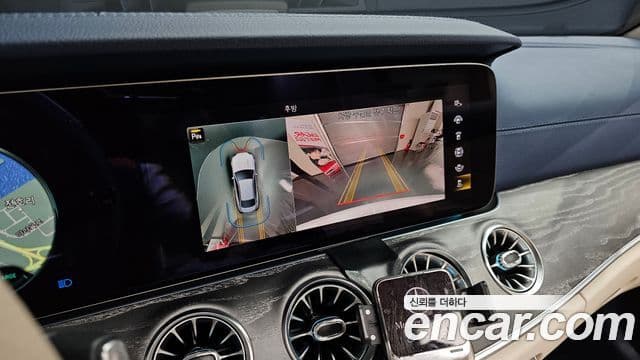 Mercedes-Benz E-Class 2021 — ფოტო 17/20