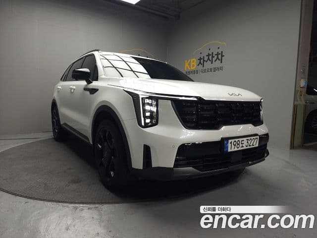 Kia Sorento 2023 — ფოტო 2/20