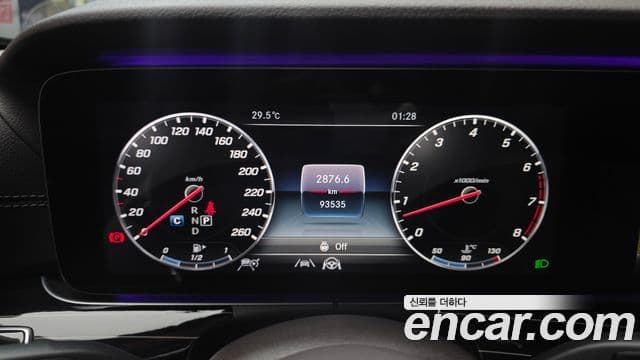 Mercedes-Benz E-Class 2020 — ფოტო 8/20