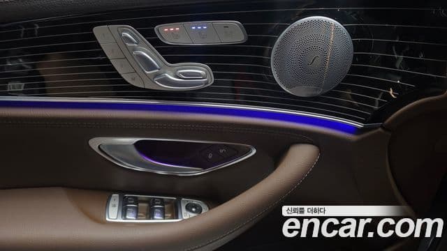 Mercedes-Benz E-Class 2020 — ფოტო 19/20