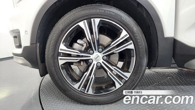 Volvo XC40 2021 — фото 4 из 20