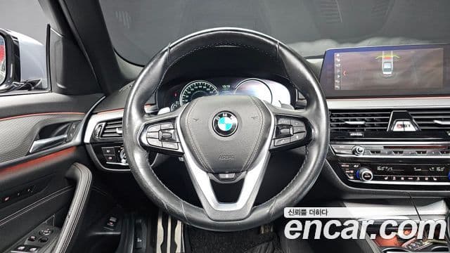 BMW 5 Series 2018 — Şəkil 12/20