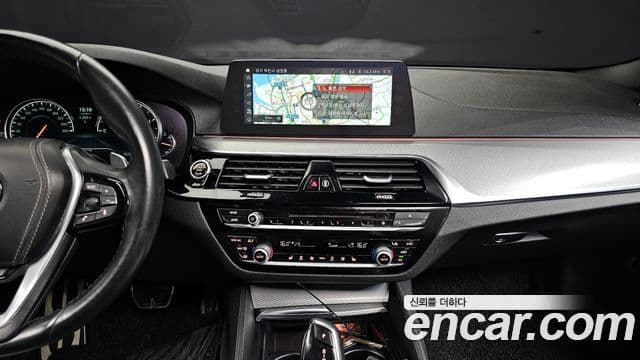 BMW 5 Series 2018 — Şəkil 13/20