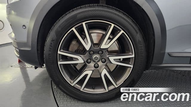 Volvo V90 Cross Country 2018 — фото 5 из 20