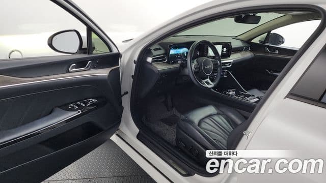 Kia K5 2023 — Şəkil 10/20