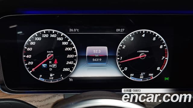 Mercedes-Benz E-Class 2019 — ფოტო 8/20