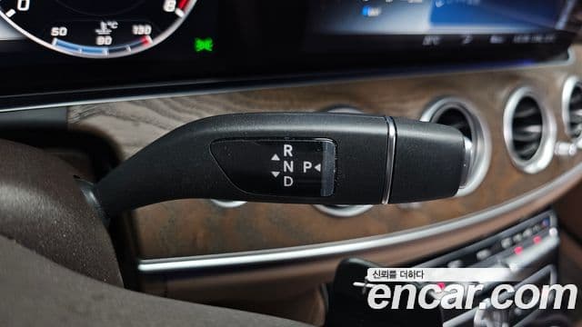 Mercedes-Benz E-Class 2019 — ფოტო 9/20