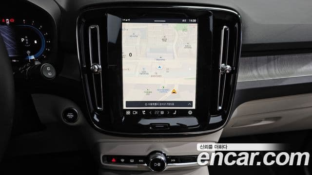 Volvo XC40 2024 — ფოტო 14/20